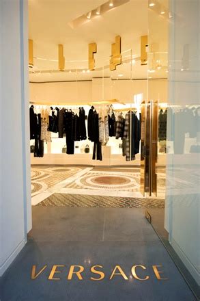 prezzi negozio versace roma|versace site official.